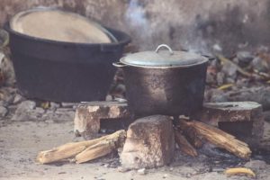 Czy naczynia żeliwne można myć solą kuchenną?